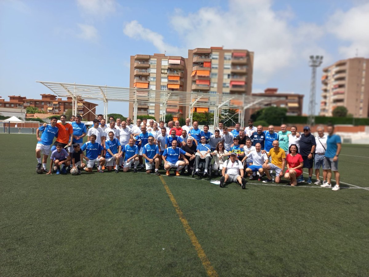 Día de reflexión tras el homenaje de ayer. Sinceramente, un poco decepcionado por la escasa participación del público de la ciudad. Quizás se podría haber hecho mejor y anunciar con más tiempo, también quiero pensar que no es la mejor época para un acto así. Cómo siempre, lo