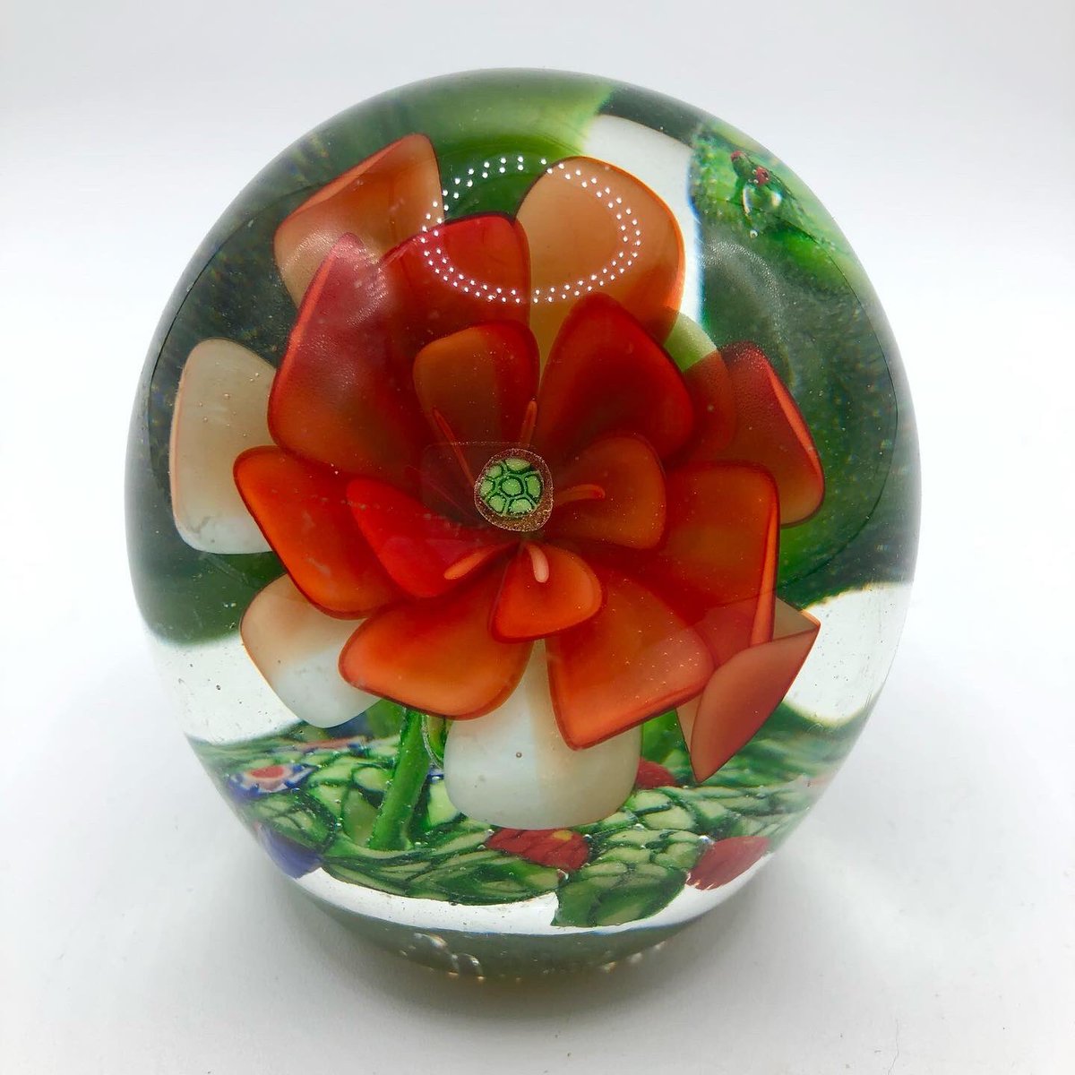 This lovely murano style paperweight is pretty and purposeful 🥰 it’s available on @Etsy at BeezyAndCo - link in bio #vintage #etsy #paperweight #flower #homedecor #officedesign #glass #vintagestyle #gift #giftforboss #BossLady #Mondayvibes #homeoffice #mondaythoughts #etsyfinds