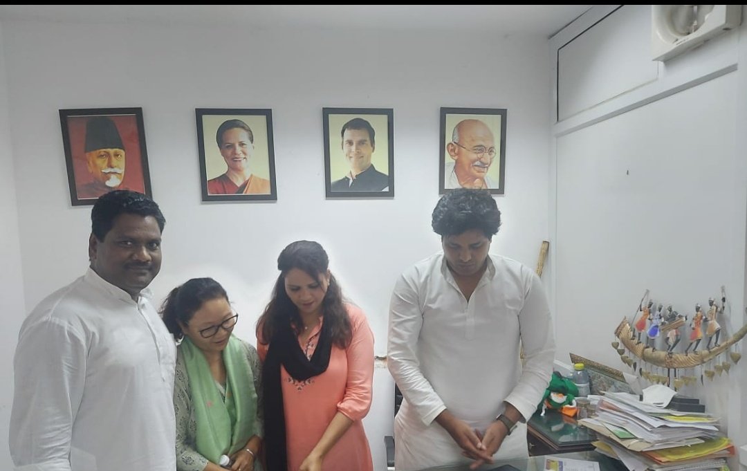 सेना के सम्मान में 
कांग्रेस मैदान में!!
Today after the #AgnipathProtests at #JantarMantar had a fruitful discussion with <a href="/INCIndia/">Congress</a> leader <a href="/ShayarImran/">Imran Pratapgarhi</a> ji - a leader who has turned vision into reality along <a href="/INC_AnN/">INC Andaman Nicobar</a> <a href="/INCMinority/">Congress, Minority Department</a> president <a href="/JOHNANDAMAN/">JOHN ROBERT BABU</a>