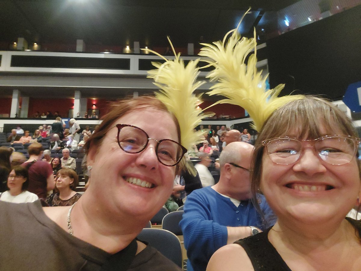 Here with @freerangelaw #ManilowHits2022 with yellow feathers in our hair...