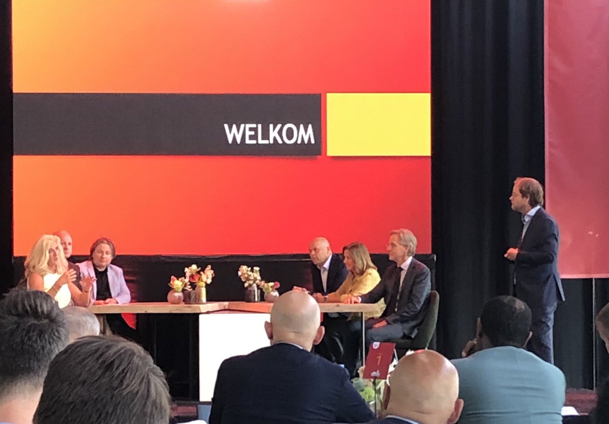 Ik ben minister van alle studenten, het begint bij persoonlijke ontwikkeling.
Met het mbo hebben we goud in handen <a href="/RHDijkgraaf/">Robbert Dijkgraaf</a> <a href="/SBBNL/">SBB</a>