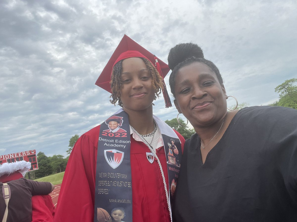 DetroitEdisonGB's tweet photo. These two @d1_ruby2  and @MadisenWardell are off to school this week!!! Thank you for trusting EDISON!!! We know you will do well..#TeamDEPSA WinnersWork https://t.co/fq6dwoDAM6