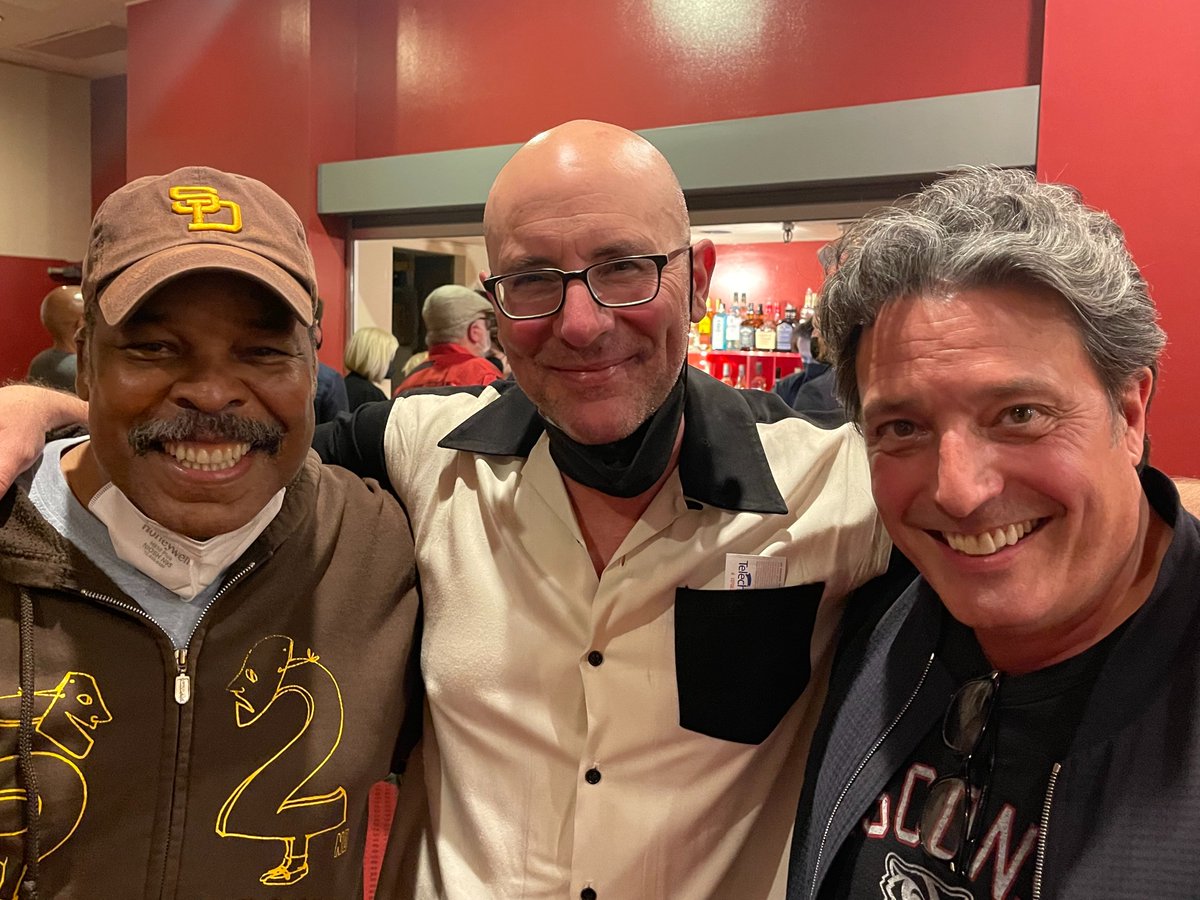 filthymcnasty's tweet photo. Went to see the terrific production of #AmericanBuffalo @BuffaloBway  #LaurenceFishburne #SamRockwell and 
@DarrenCriss were outstanding!!!
But BY FAR
The Highlight was seeing these two mooks
@JordanLage and #RayAnthonyThomas https://t.co/6jYzd18PGR