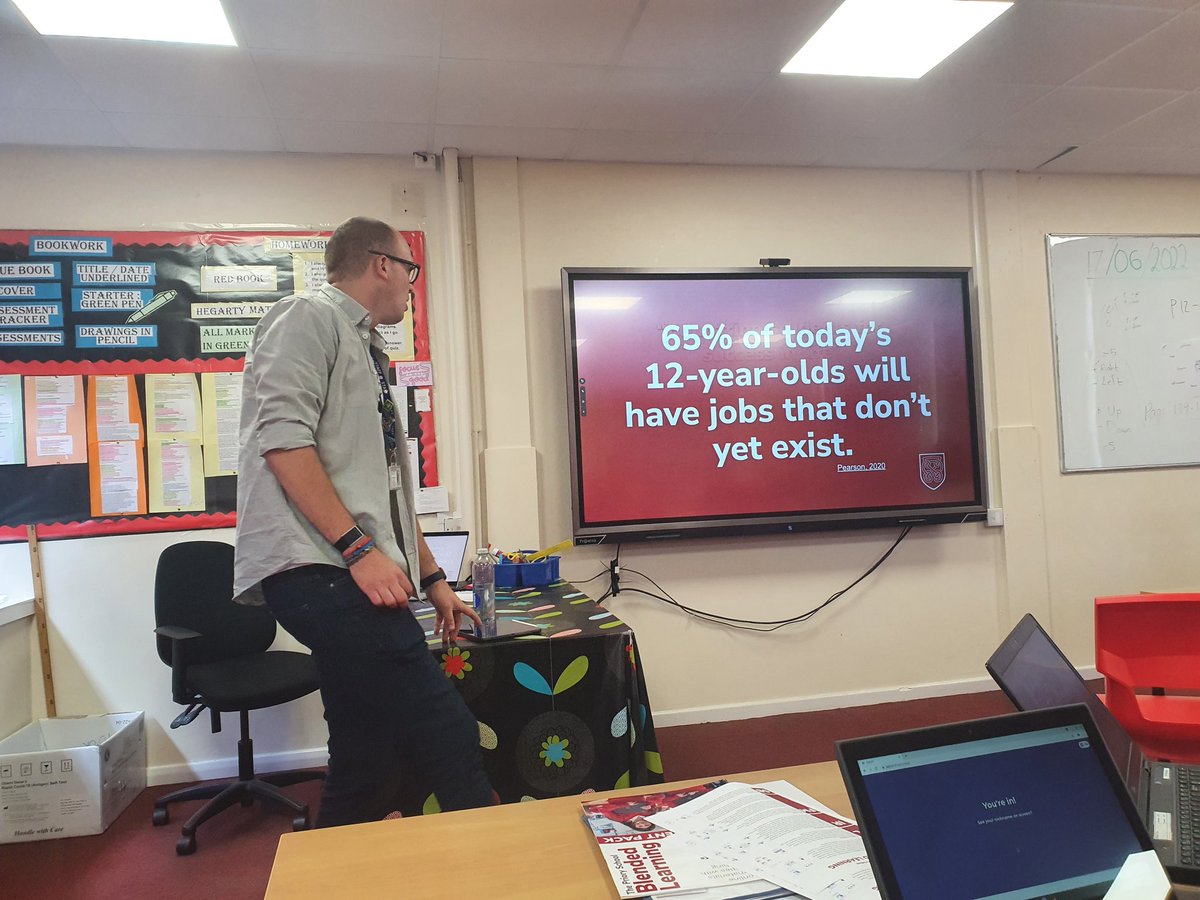 RidgewayTeaches's tweet photo. Wonderful twilight training session with colleagues from @SandringhamSch1 and @TPS_Hitchin huge thanks to workshop facilitators @hankin @hr_teacher and Scott Whorrod @SandEdTech https://t.co/wIMjUx7XlR