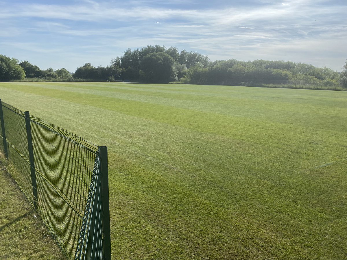 CarelFourie015's tweet photo. 6 weeks since last training session I welcome @1902Hsfc lads back on the carpet 🌱🌱🌱 Seeded,Sand and fertilisers applied and grown in Happy with the results ☀️👌🏻 @rigbytaylor @HeadlandAmenity #multigreen #turfcomplex #clipless #elevate #4tetra @MansfieldSand @utdcos @nemmtweets https://t.co/CYUbbLCN2h