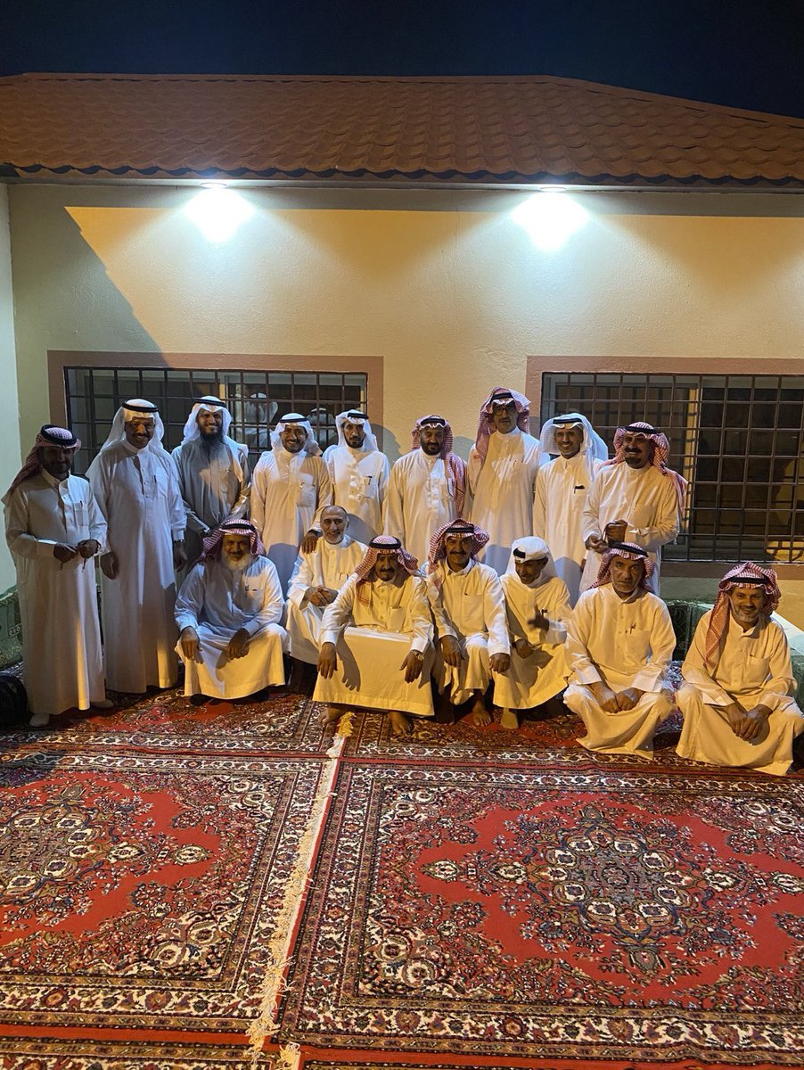 N_asser96's tweet photo. اجتمع البارحة والدي مع ز��لائه خريجين ثانوية سراة عبيدة لعام 1403هـ بعد مرور 40 عام في ضيافة العميد محمد مداوي بمنزلة في الواديين https://t.co/HTBIpqi0MO