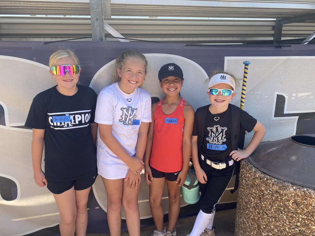 Rhonda19FNP's tweet photo. @Keller_Softball @KISDAthletics @KellerISD @KHSIndianNation These 4 had a blast! https://t.co/tRpdXMEtE3
