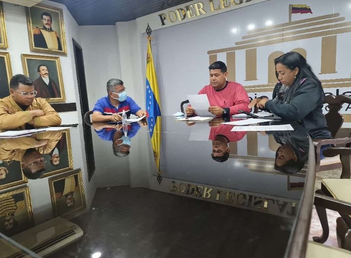 antoniomjef's tweet photo. #20Jun Reunidos con la  Comisión Permanente del Pueblo Trabajador y Seguridad Social , Discutiendo el cronograma de actividades  para seguir legislando en nuestro estado #Aragua con el tema laboral. https://t.co/AMXal0GGmF