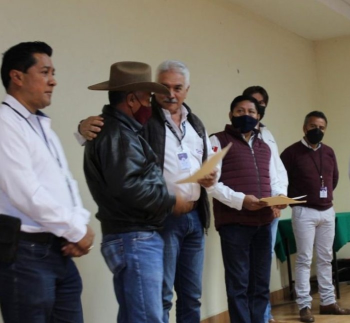 OtrosDatostlx's tweet image. #Tlaxcala 📌La @SIATLX del @GobTlaxcala  entregó 59 cartas de autorización de los #Pider 📄, financiamiento a microempresas de mujeres y jóvenes rurales. 🌽

🔎#OtrosDatos👇
otrosdatos.com.mx/sia-entrega-59…