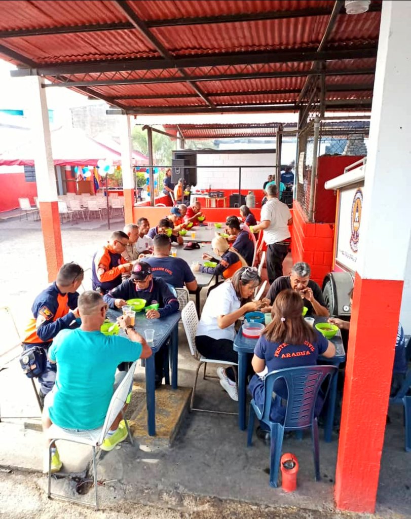 #20Junio | <a href="/NicolasMaduro/">Nicolás Maduro</a> <a href="/Soykarinacarpio/">Karina Carpio</a> <a href="/DulceyParadaM/">G/D Marlon Dulcey Parada</a> | El día de hoy, se realizó un #reconocimiento a todo nuestro personal por sus Años de Servicio contando con la presencia del G/D Pedro Álvarez Bellorin, Secretario General de Gobierno del Estado Bolivariano de Aragua