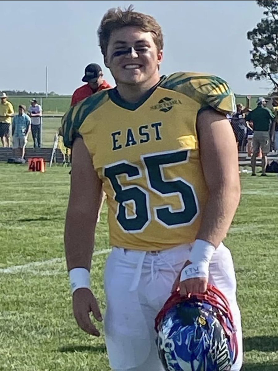 ClarksonYotesFB's tweet photo. We will miss @BeesonMitchel and @2elihays2 two guys that epitomized our program. We have some great dudes in our program top to bottom. Thanks @Jtsideshots for the photo. @NE8manFB #GoPats🏈 https://t.co/YWSlhcOkPb