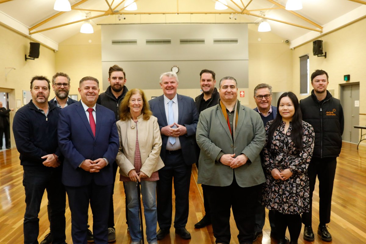 ShaunLeaneMP's tweet photo. Great to meet up recently with the Noble Park Revitalisation Board including @LeeTarlamisMP to discuss projects in Noble Park. The Board works with the local community to deliver projects that drive positive social and economic outcomes for the area.
#SuburbanDevelopment https://t.co/sjiv4SD1OO