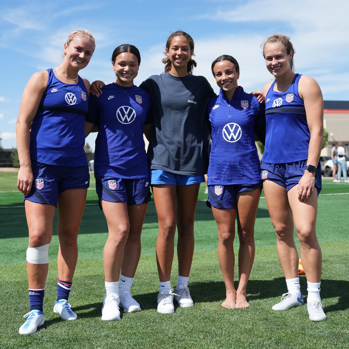 The Colorado Kids + 1 🏔

Shoutout to #U17WYNT defender and Coloradoan Nicki Fraser for dropping by training today!