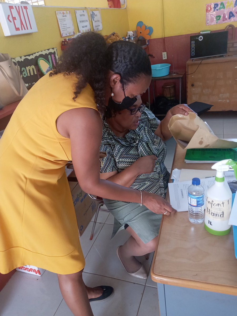 Bee Aronson tweet media