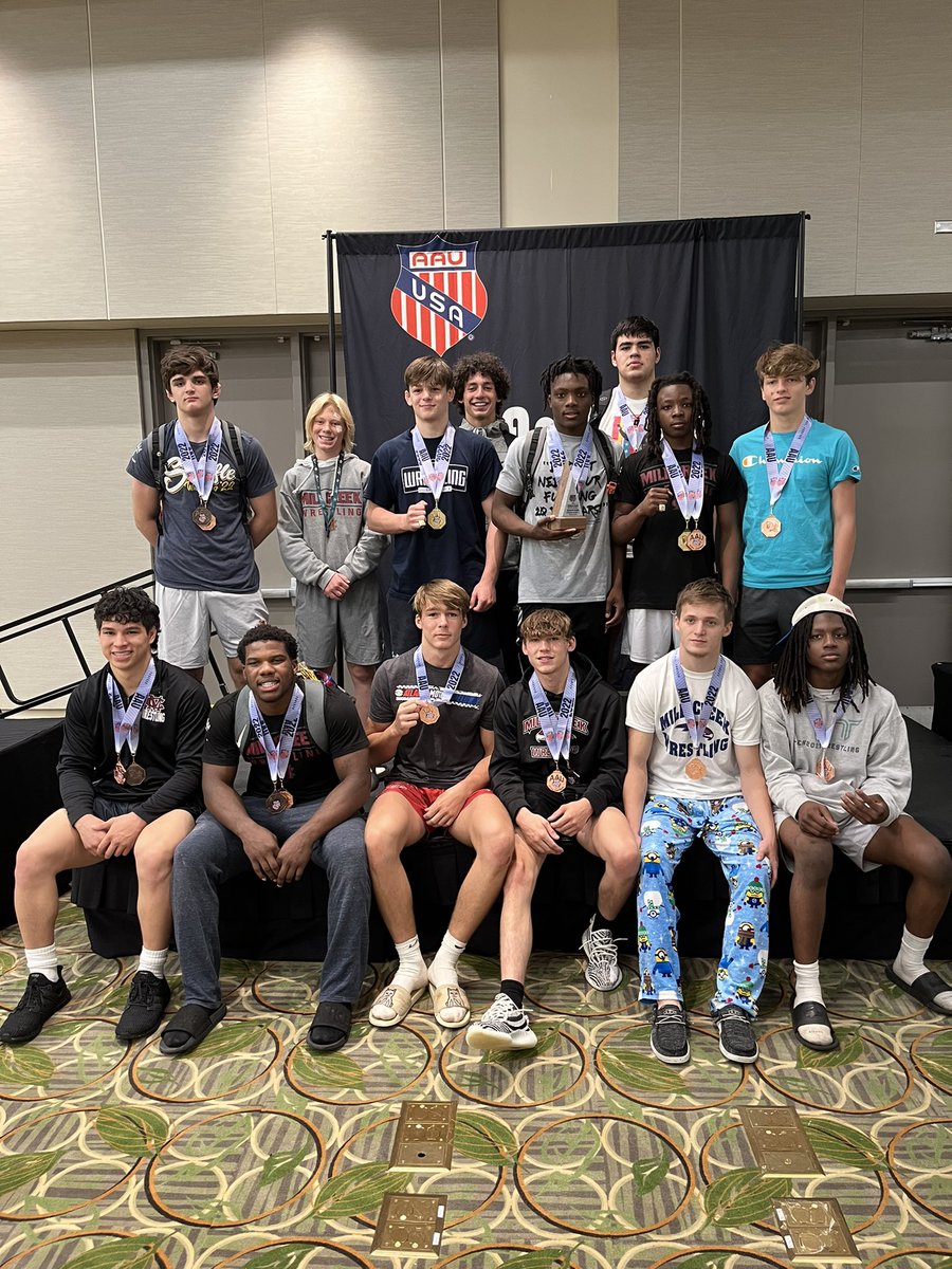 Super proud of our team who went down to Disney Duals! We made the gold bracket after pool play and ended up battling to take 7th place despite some small injuries. Thanks to @TakedownVHS @ColquittWrestle @ColumbusHigh_ for letting us borrow one of your wrestlers each!