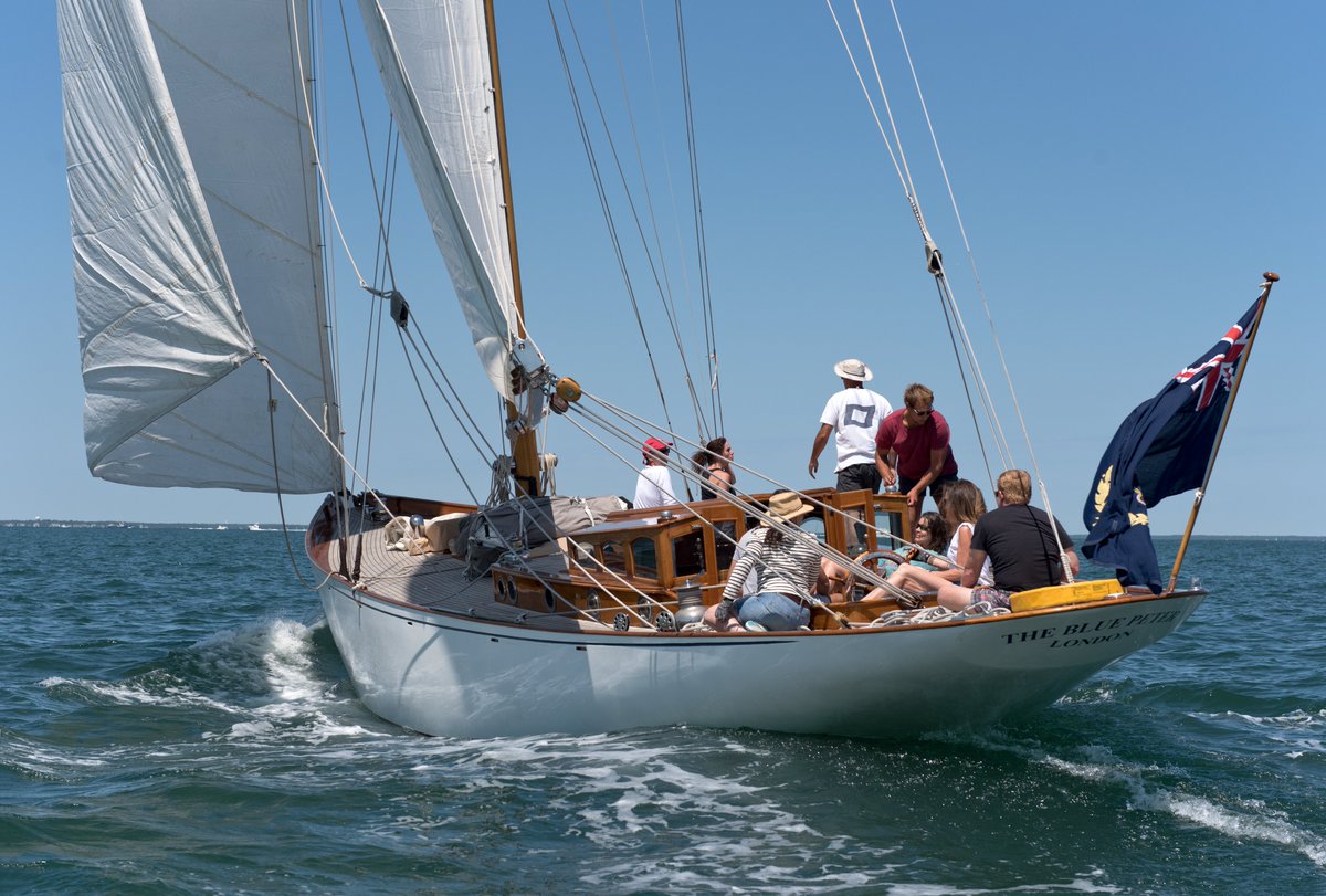 The Vineyard Cup is back, July 8-10. Come join in some serious fun sailing the waters around Vineyard Haven. #sailmv #vineyardcup #vineyardhaven sailmv.org/vineyard-cup/