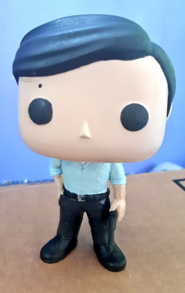 marykatefolan's tweet photo. he needed time to book a photoshoot but this guy was the BEST birthday surprise yday from @joyfuljukebox ❤️😭 THANKS again for taking the time to create little Paul!!! 🥺 Makes a special place for him beside Magnus on my bookshelf! #PaulWongForLife #ROTGD 🐉 https://t.co/CjK1QeRuc0