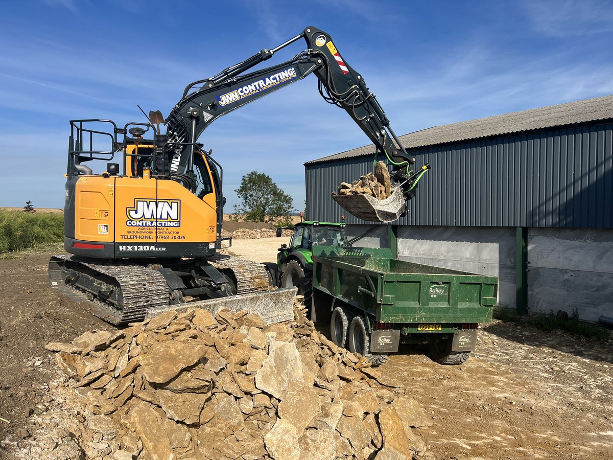 On some rough stuff again <a href="/JwnLimited/">JWN Contracting limited</a> @steelwristuk @HyundaiCEE <a href="/BaileyTrailer/">Bailey Trailers</a>