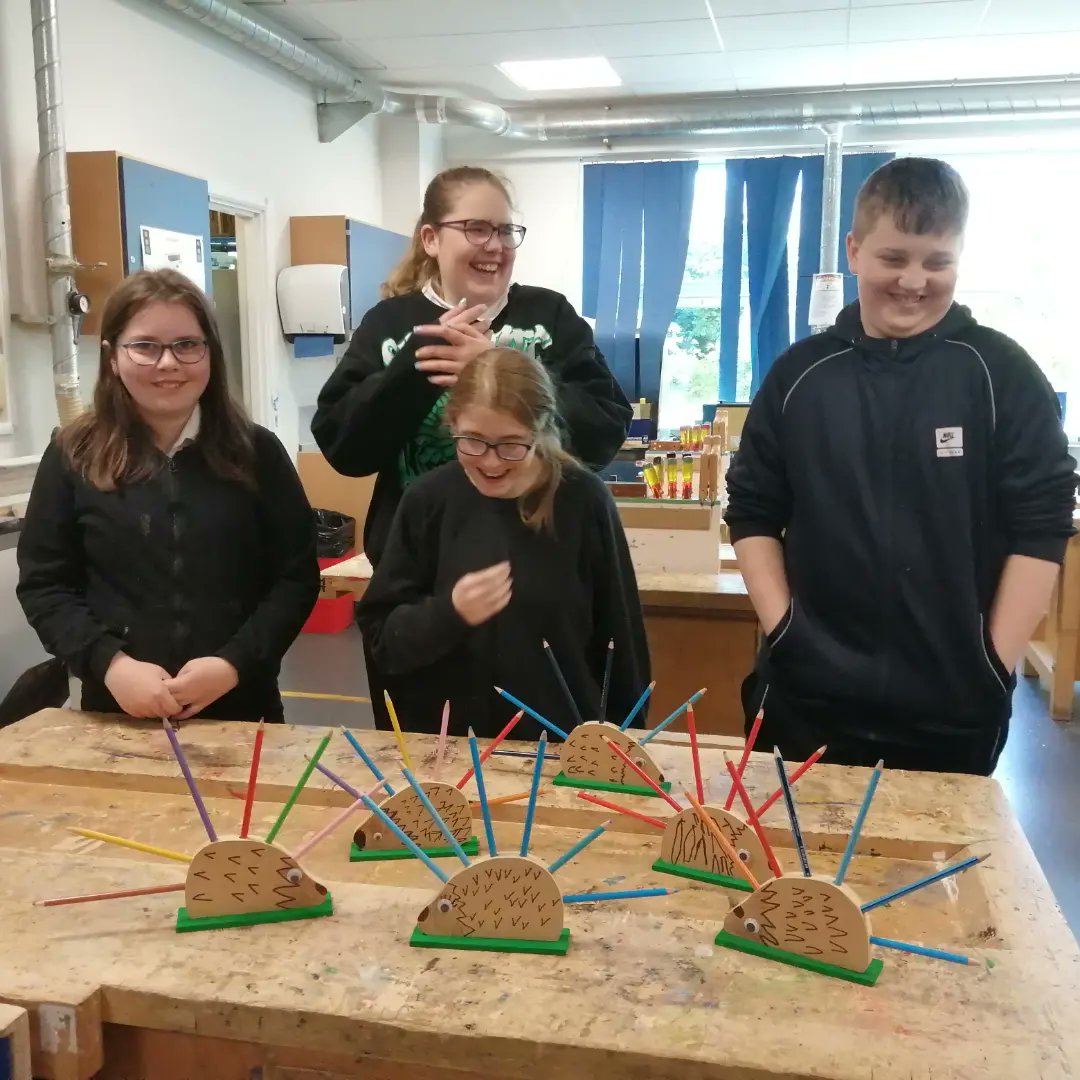 dhstechnologies's tweet photo. Mrs Kane has really enjoyed working with pupils from @TheHiveDHS over the last few weeks. They have learned loads of new skills whilst manufacturing a wooden jigsaw puzzle and a wooden hedgehog pencil holder. @official_DHS #determinedhappysuccessful https://t.co/uoEII34t0o