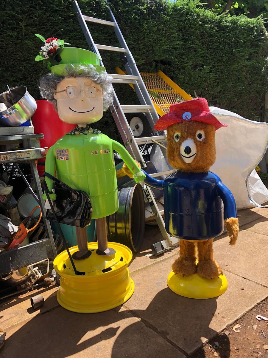 DanielleHeard's tweet photo. My dad made this for the Queen and it’s so cute and so talented!! Please share and retweet this so someone from the royal family can see this 👑👑👑 @KensingtonRoyal @ClarenceHouse @antanddec @BorisJohnson @RoyalFamily @RWCMD @paddingtonbear #mineheadmetalheads https://t.co/WS28GIIJWA