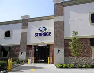 EZStorageSTL's tweet photo. EZ Storage offers convenient self-storage locations throughout the greater St. Louis area for your home or business—with heated storage space, drive-up units, vehicle storage spaces available, and more! https://t.co/0CuJfKeArn https://t.co/NsnAdG6AHz