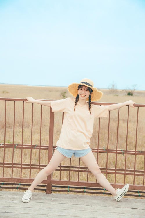 櫻坂46 守屋麗奈1st写真集が8月23日に竹書房より発売決定🎉

東京・石垣島・長崎でロケを敢行。グループきっての美少女であり、愛されぶりっこな“れなぁ"の可愛さをぎっしり詰め込んだ一冊。水着やランジェリーにも挑戦。

詳細はこちら
■Amazon
amzn.to/39BIr7e

#櫻坂46 #守屋麗奈