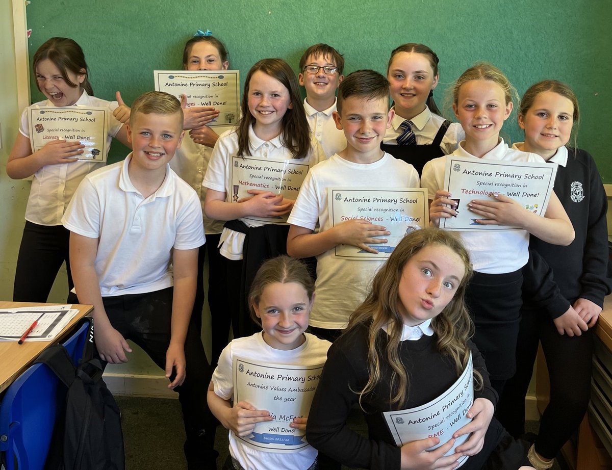 A big well done to all these 🌟they received certificates at our Celebration Assembly this morning, a reward for their hard work throughout the year 👏🙌 #antoHWB