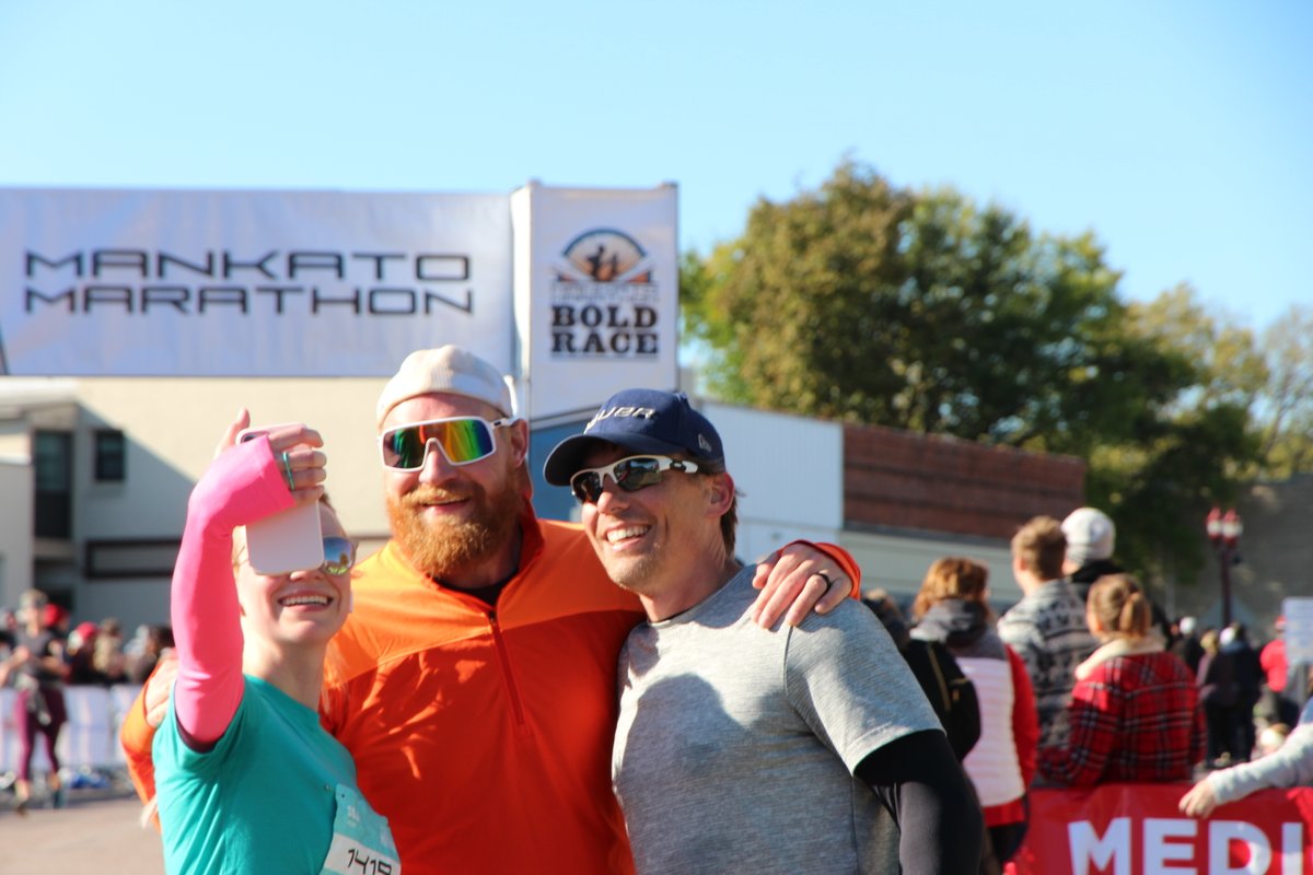 🤳📸 It's #NationalSelfieDay! Show us your #MankatoMarathon selfies!
