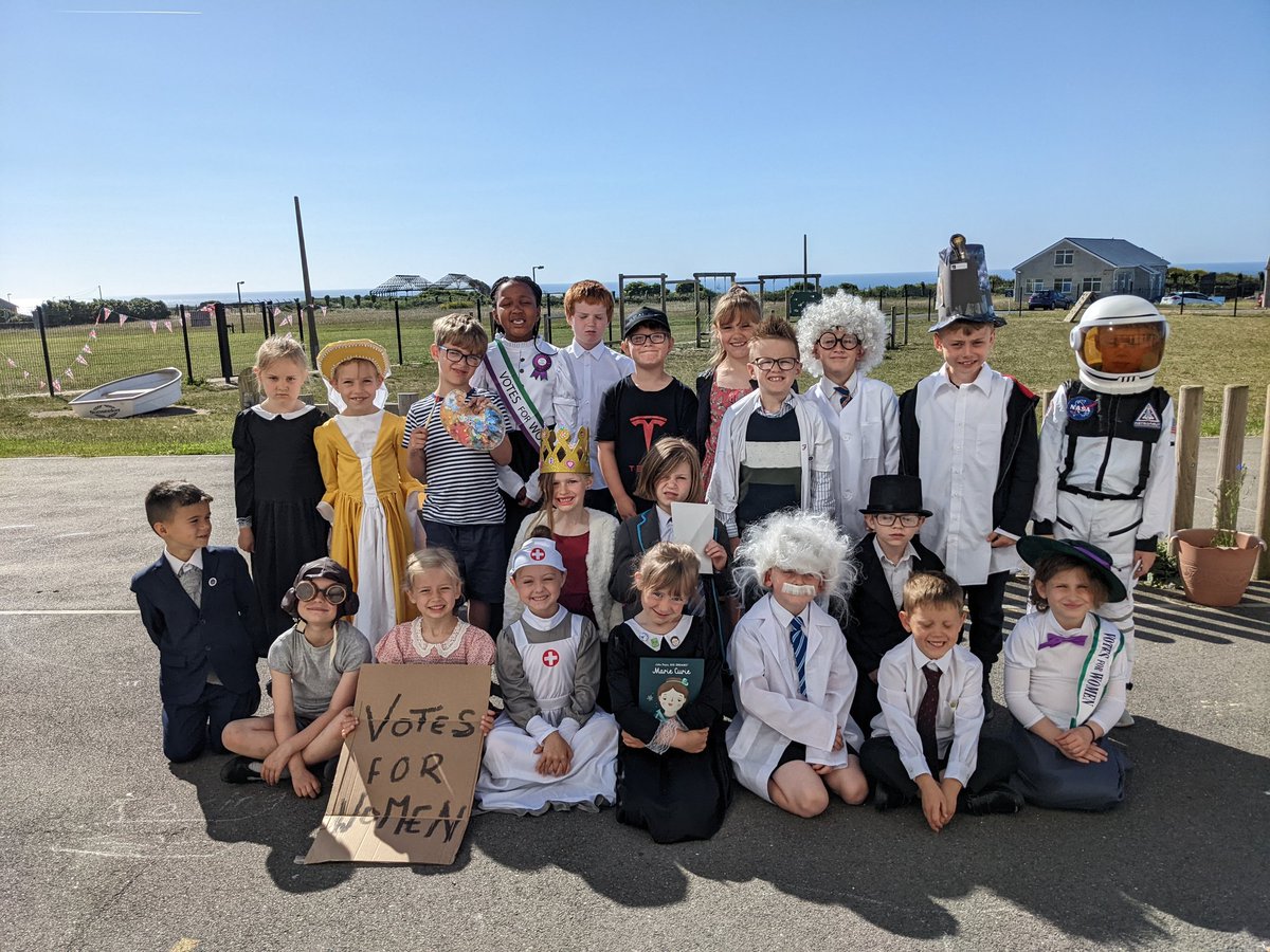 Year 2 kick-started their new topic with a day dedicated to people who have changed the world. We had everyone from Albert Einstein, Neil Armstrong, Anne Boleyn and Emmeline Pankhurst 🌎