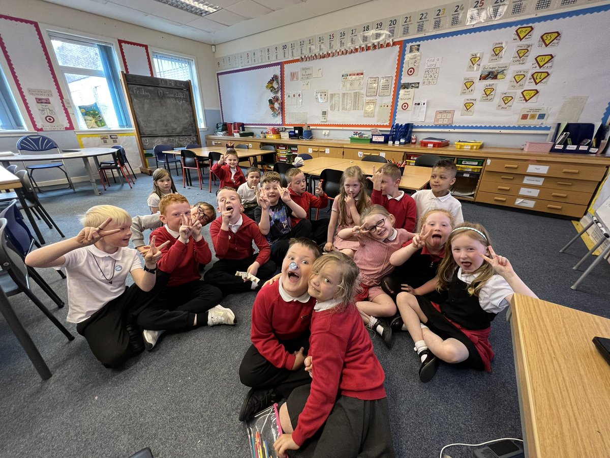 MissHarris2020's tweet photo. Spelling superstars and fab drawings from last week! 😃 https://t.co/BkwX9celgc