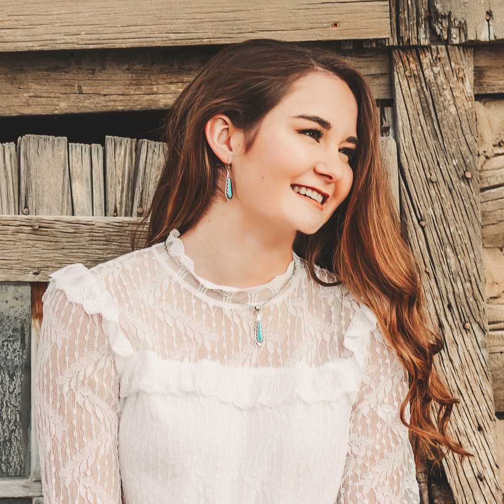 MTSilversmiths's tweet photo. Add something new to your collection with the Southwest Turquoise Stream Necklace or Earrings.
Shop the Southwest Style here - https://t.co/7vmXgP3j90
#MontanaSilversmiths #Southwestjewelry #jewelry #necklace #earrings #tuquoise #turquoisejewelry https://t.co/oPTWod6upE