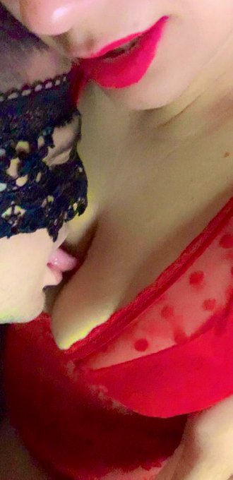 Vieni a scoprirmi su @MondoCamGirls scegli lo show che preferisci... anche di coppia. Non te ne pentirai&hellip;<a class="tags" target="_blank" title="On Twitter" href="/?out=eyJ0eXAiOiJKV1QiLCJhbGciOiJIUzUxMiJ9.eyJpYXQiOjE3MjUwNjMxNjUsImlzcyI6InR3cG9ybnN0YXJzLmNvbSIsIm5iZiI6MTcyNTA2MzE2NSwiZXhwIjoxNzU2NTk5MTY1LCJyZWRpcmVjdF91cmwiOiJodHRwczovL3R3aXR0ZXIuY29tL01vbmRvQ2FtR2lybHMifQ.VqS_So_WUbbT6830ZBP6l3S1ia13sN0GLZECuApG1842jMcEAsdl2vOnvC7hlMHzh8cLAfsD1CY2FlUgbboRnQ">@MondoCamGirls</a><a href="/tag/hot"class="tags"><span>#hot</span></a><a href="/tag/facial"class="tags"><span>#facial</span></a><a href="/tag/liveshow"class="tags"><span>#liveshow</span></a><a href="/tag/stockings"class="tags"><span>#stockings</span></a><a href="/tag/couples"class="tags"><span>#couples</span></a><a href="/tag/suck"class="tags"><span>#suck</span></a>