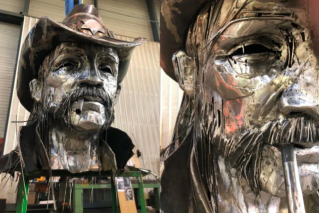blogofenia's tweet photo. El HELLFEST desvela que la enorme estatua que han erigido en el festival, tiene parte de las cenizas del mítico bajista... https://t.co/QDC1x5lBtm #bfnhf20 #bfnhf21 #bfnhf22 #Hellfest2020 #Hellfest2021 #Hellfest2022 https://t.co/ASZoOpp3ha