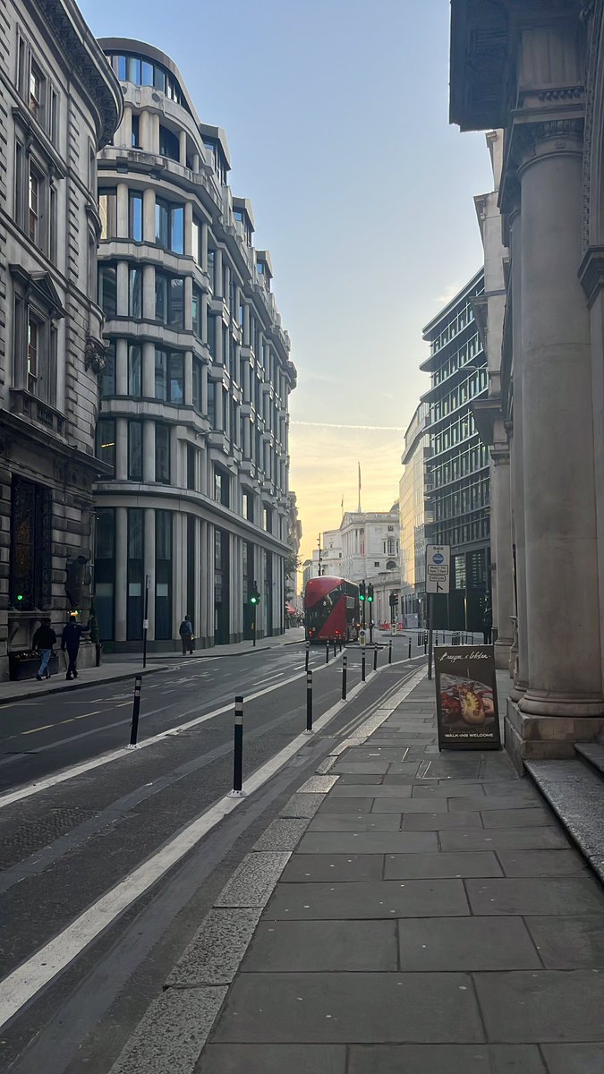 Walking round london this evening like I’m part of its tourism board 📷