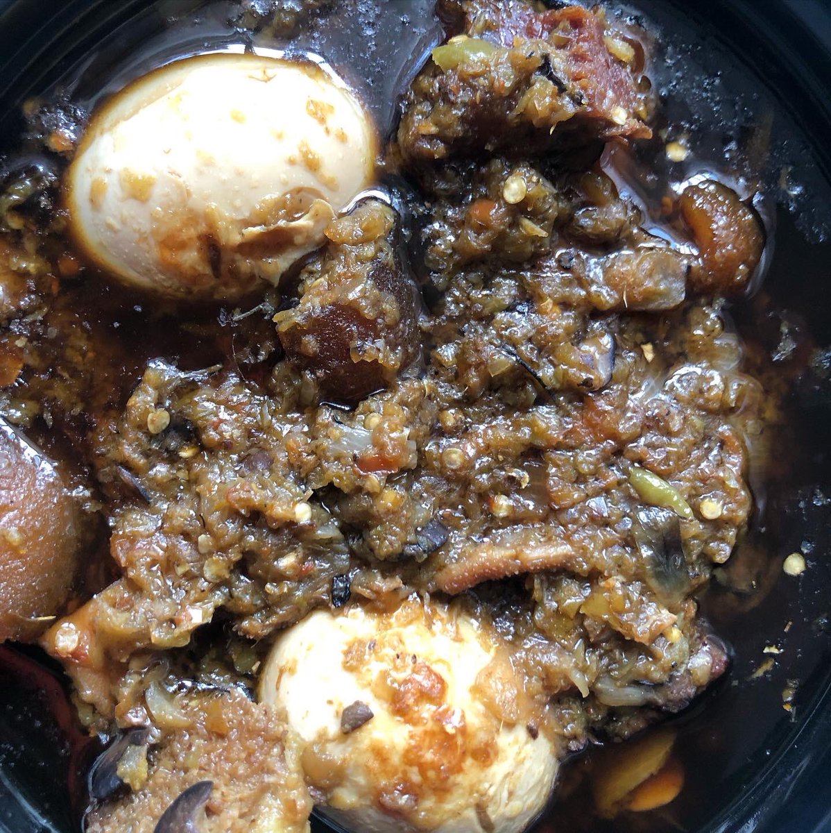 ChefDCookhouse's tweet image. Order for your freshly made bowls of Ofada sauce.
1 litre is #5000
2 litres is #9000
5 litres is #20000
All fees are exclusive of delivery charges.
#ofadasauce #ofada #ayamashe #nigeriansoups