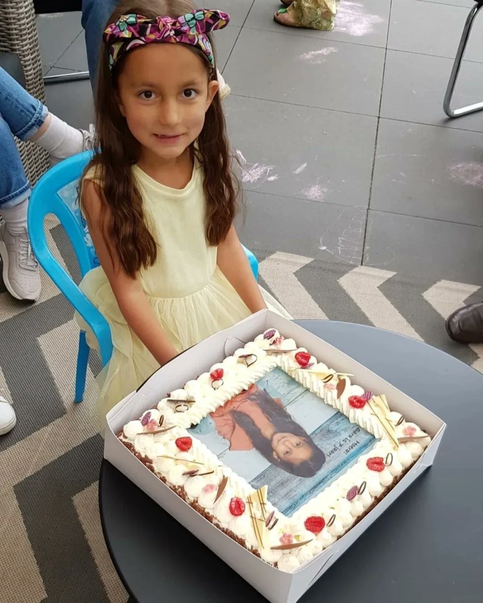 Sara 7 jaar! Wat een feest! 
We hadden zelfs dubbel feest, want over een maand beginnen de klinische trials, de eerste gigantische stap naar een behandeling voor meerdere zeldzame spierziekten. Daarover snel meer, nu eerst nog even feesten en genieten van deze 7-jarige topper!❤