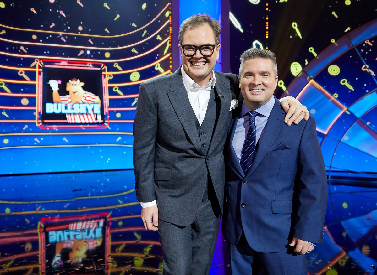 LittleRichard's tweet photo. Delighted to be returning to Alan Carr's Epic Gameshow, for a new episode of Bullseye!
Saturday 25th June at 7pm on @ITV!
@BullseyeTVshow #EpicGameshow 🙌🐮🎯 https://t.co/rLI3WrIi2T