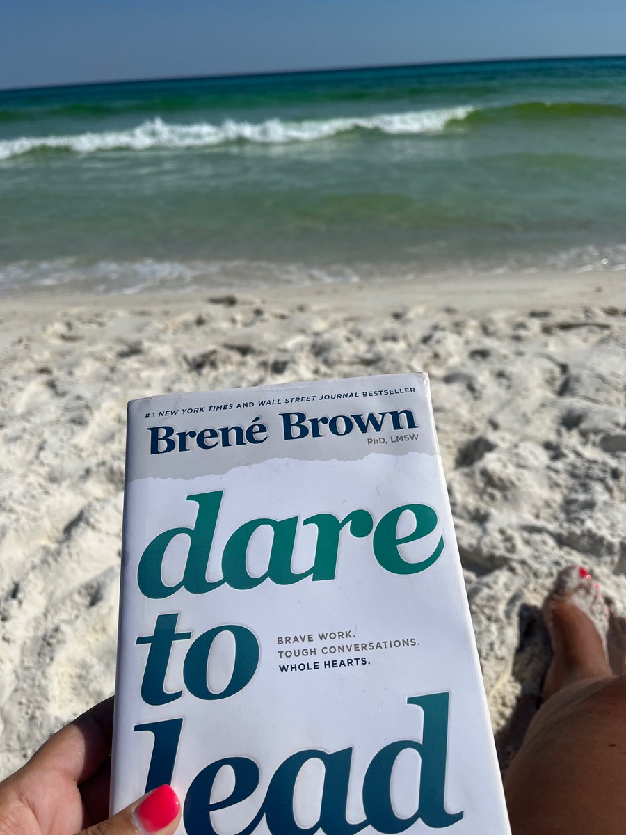 Doesn’t get much better than this! #ASPIRE2023 #beachreading 📖☀️🌊 @CynthiaMcCray19