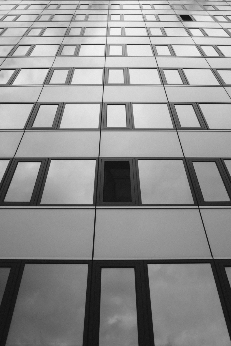 FUTCYT's tweet photo. Black and white #architecturephotography on my #Fujifilm X-T30 with an Ilford HP5 #filmsimulation https://t.co/FsOip4XPPa