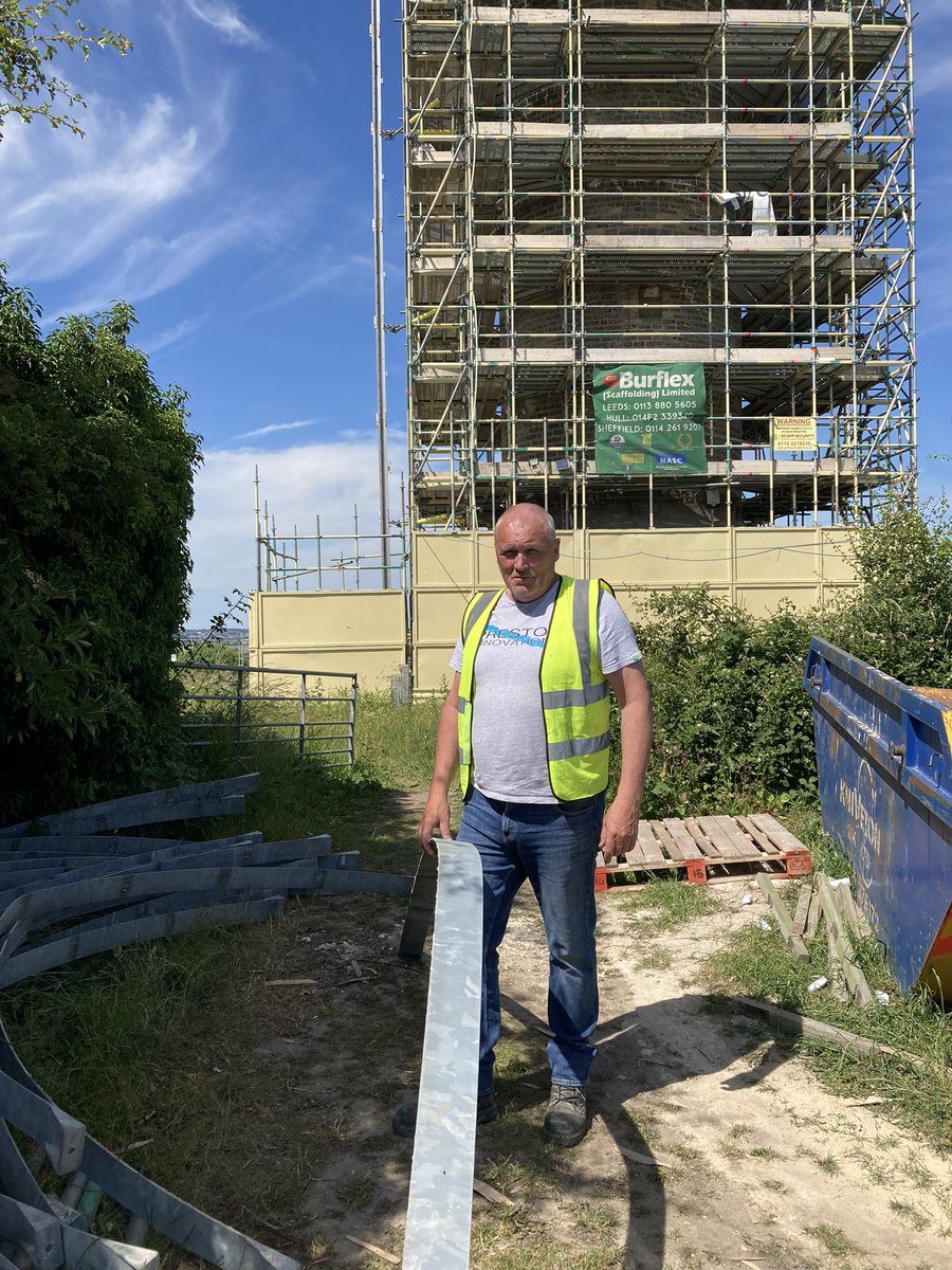 chrissie2504's tweet photo. Today’s adventures included seeing the final removal &amp; getting up close to the metal banding at #KeppelsColumn ‘twas in pretty good condition considering how long it has been up! Also, doing some oral history recordings with contractors Steve &amp; Wayne all very interesting 🤔 https://t.co/4R46rOrOyo