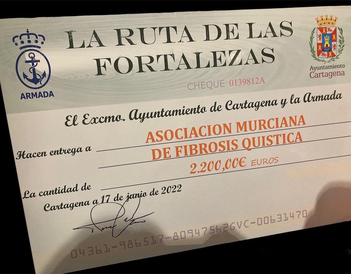 🔹El pasado viernes nuestra vicepresidenta Elena Rabal recibió esta donación de la <a href="/Armada_esp/">Armada</a> 🌊

🔹Muchísimas gracias por contar cada año con nosotros en el desarrollo de la gran #RutaDeLasFortalezas 🏃🏻🏃🏻‍♀️llevada a cabo en Cartagena <a href="/AytoCartagenaES/">Ayuntamiento de Cartagena</a> 👏🏼

#FibrosisQuísticaMurcia