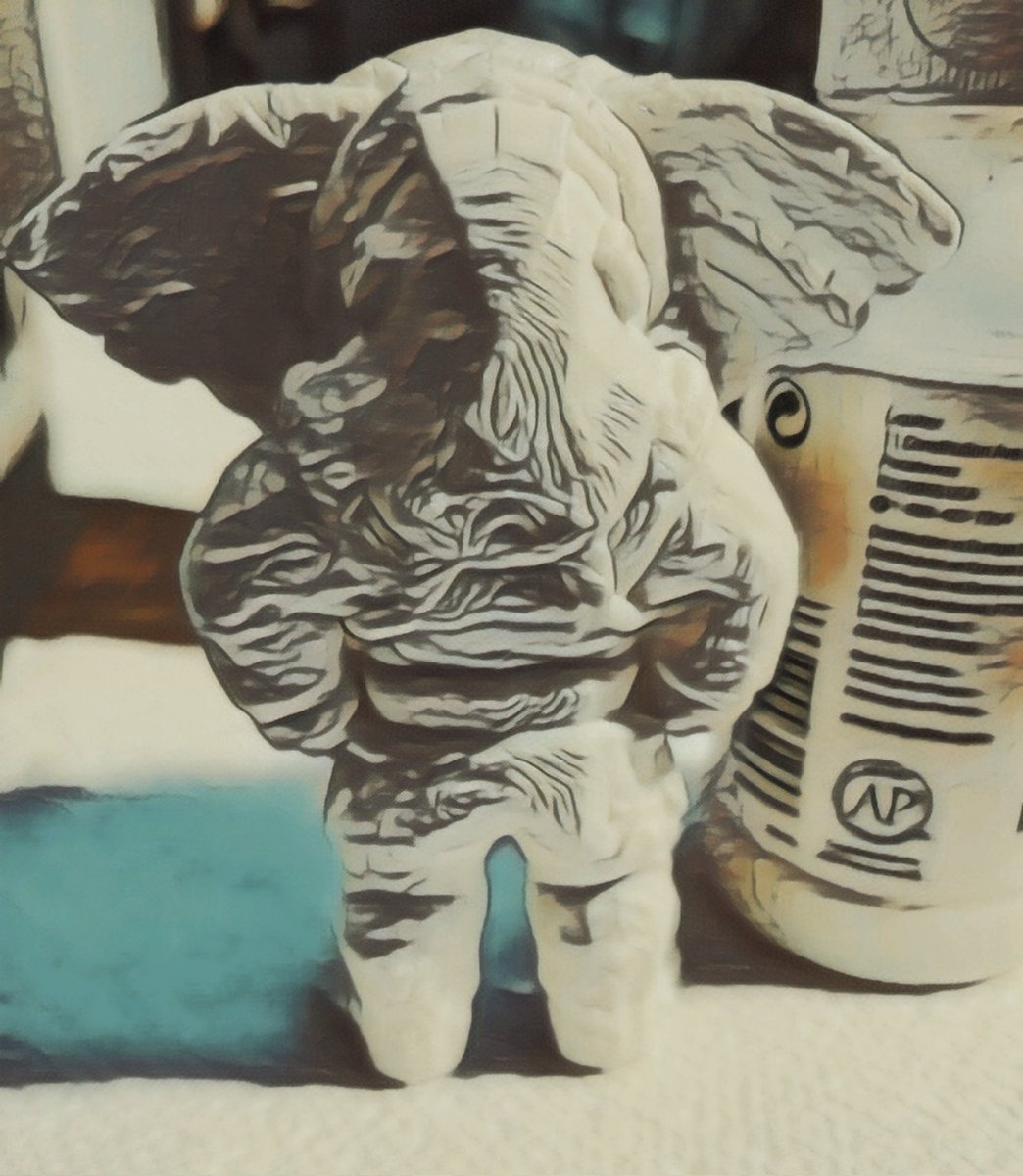 ElleRocketGen's tweet image. 👀🎨🖌🐘🚀 
I wanted to do something that brought me joy today! 🥰❤️
Perhaps painting a #3D version of @ApolloTheMascot might do the trick.
#RocketGenesis #RocketCrew  
Stay tuned...