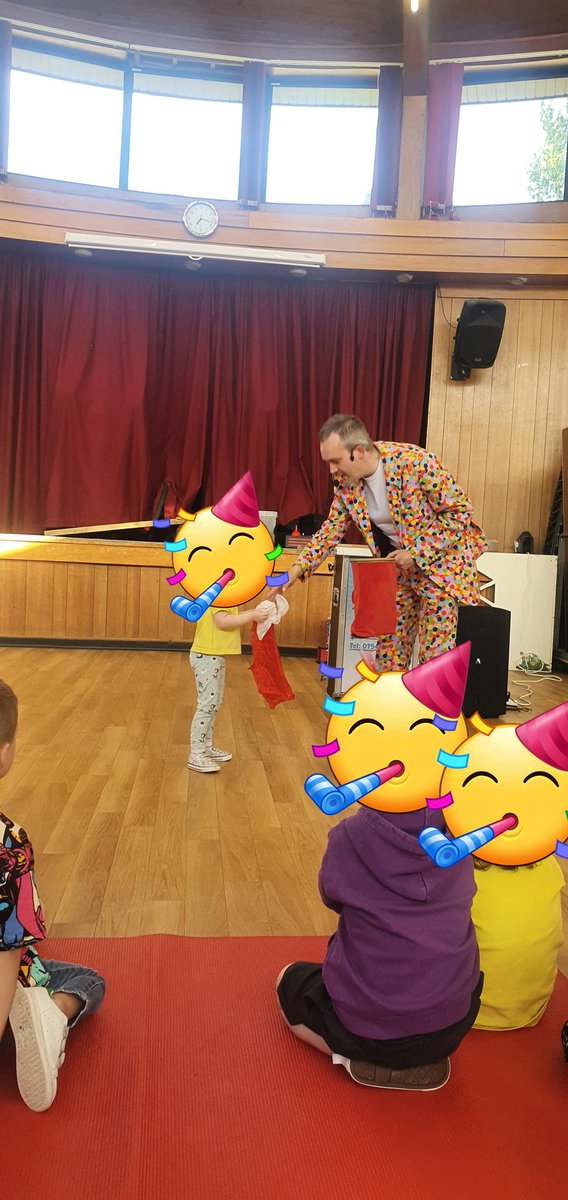 playgroup_the's tweet photo. The boys and girls had a great time today with our magician 🎩 #magic #endofterm https://t.co/SWeRKPYMvb