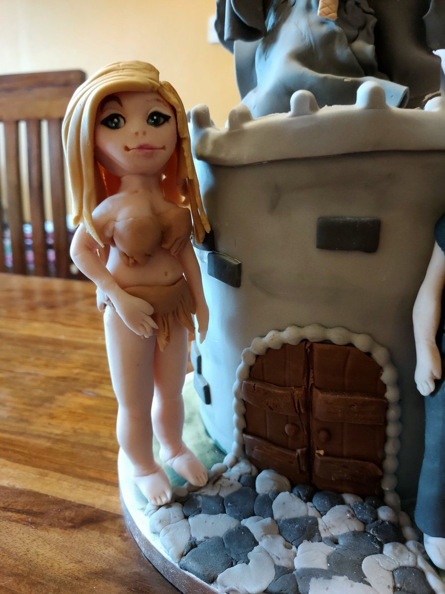 j_pidduck's tweet photo. My wife has turned the characters from my first #fantasybook Slave Girls and Amazons into a cake! I absolutely love it! Kudos to #suesbakehut https://t.co/omnkuCeq2o