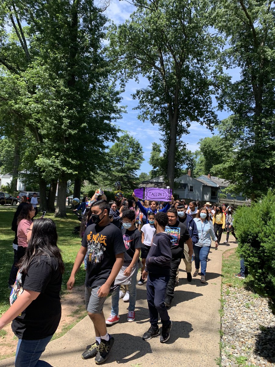 Nick_EdwardsEDU's tweet photo. Our 6th grade π out was a success! Our younger grades stood in the hallway and cheered them on! They were a great group and will be missed! Thank you to the parents that came and supported their children! @BBSmalleyES #tesmsmALLey @bound_brook #boundtoastound #ontomiddleschool https://t.co/SYYExvrXMK