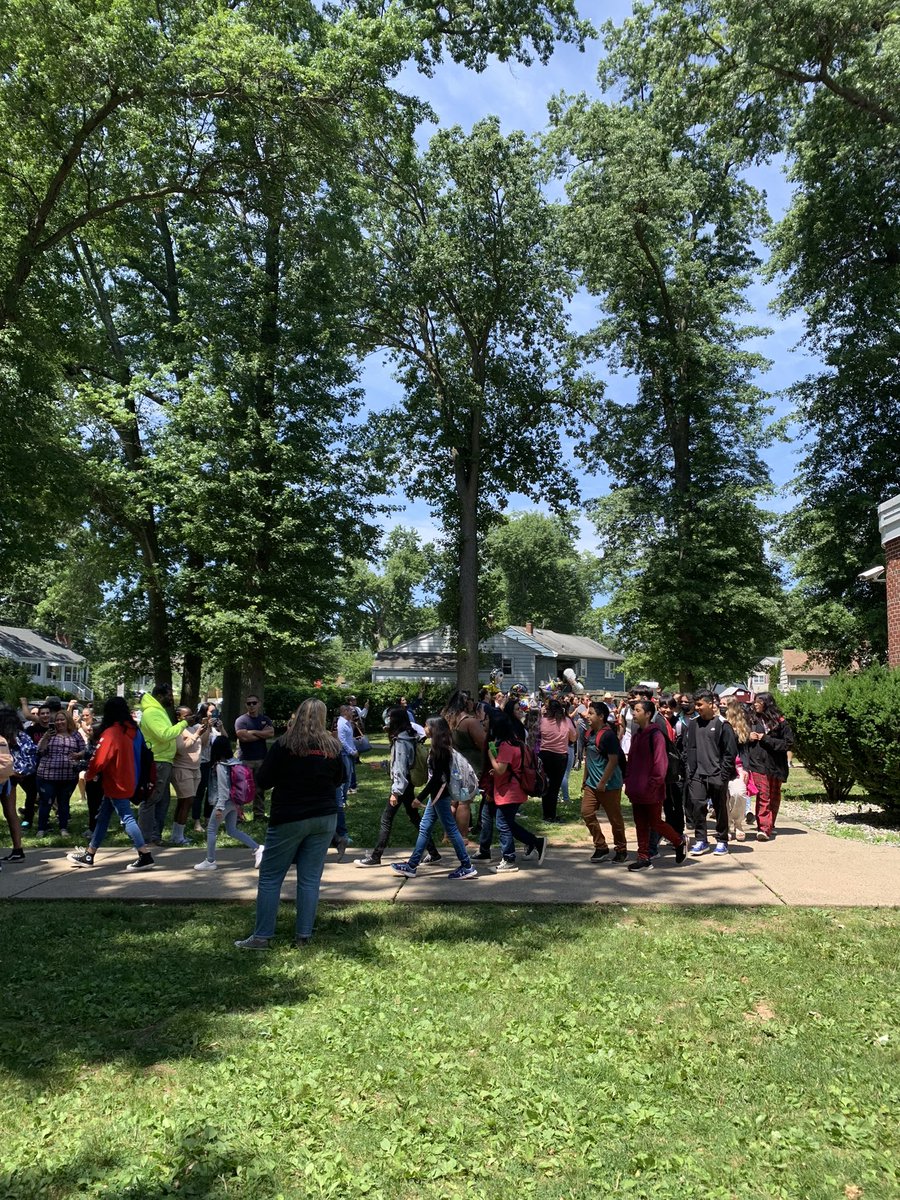 Nick_EdwardsEDU's tweet photo. Our 6th grade π out was a success! Our younger grades stood in the hallway and cheered them on! They were a great group and will be missed! Thank you to the parents that came and supported their children! @BBSmalleyES #tesmsmALLey @bound_brook #boundtoastound #ontomiddleschool https://t.co/SYYExvrXMK