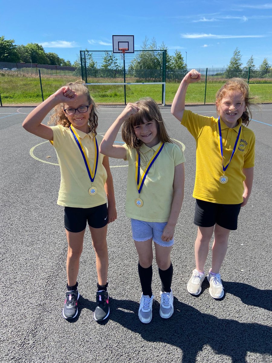 sandaigprimary's tweet photo. Our Primary 3 and Primary 4 race winners! #sportsday #sportday2022 #activekids πππ
https://t.co/DKGjn7Gq97