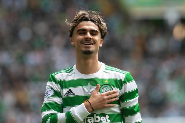 Jota vai ficar no Celtic.
O clube escocês vai acionar a cláusula de opção de compra de € 7,5 milhões, informa o jornalista Pedro Sepúlveda.
O extremo de 23 anos só está a negociar os últimos pormenores do contrato. #Transfers