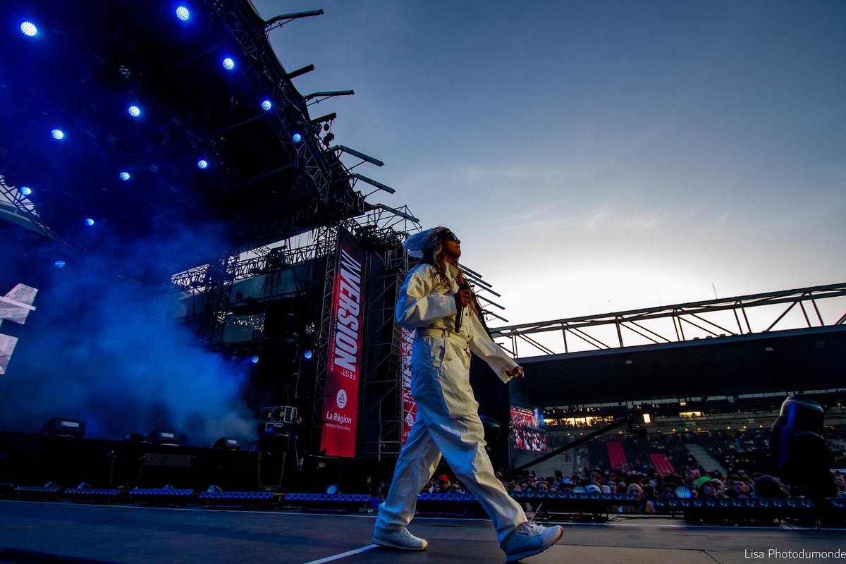 LeLOURugby's tweet photo. 𝐐𝐮𝐞𝐥𝐥𝐞 𝐩𝐫𝐞𝐦𝐢𝐞̀𝐫𝐞 @Inversionfest ! 🎶✨
Retour en images sur les artistes qui ont sublimé le Matmut Stadium de Gerland le temps d’un week-end.🔝
Et vous, quel était votre concert préféré ?
•
#InversionFestival https://t.co/1eJIqeh2XM