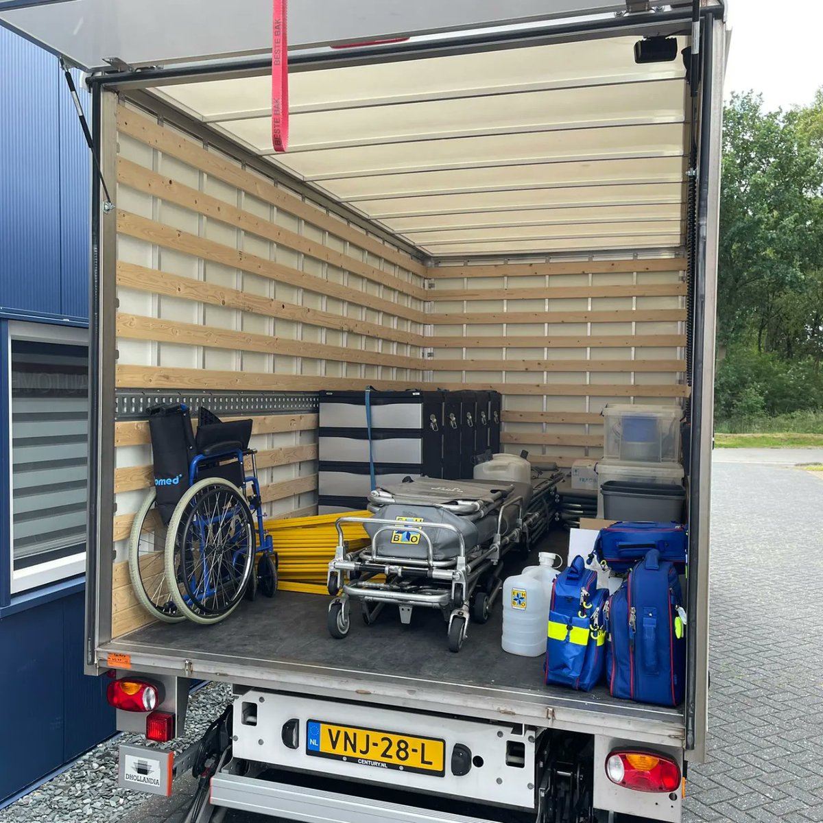 TT 2022 Dag 3 van 10. Briefing voor de vrijwilligers van <a href="/TTFestivalAssen/">TT Festival</a>. Kleding verstrekken. Logistieke start. <a href="/ttcircuitassen/">TT Circuit Assen</a> #vrijwilligerswerk #knvehbohelpt.